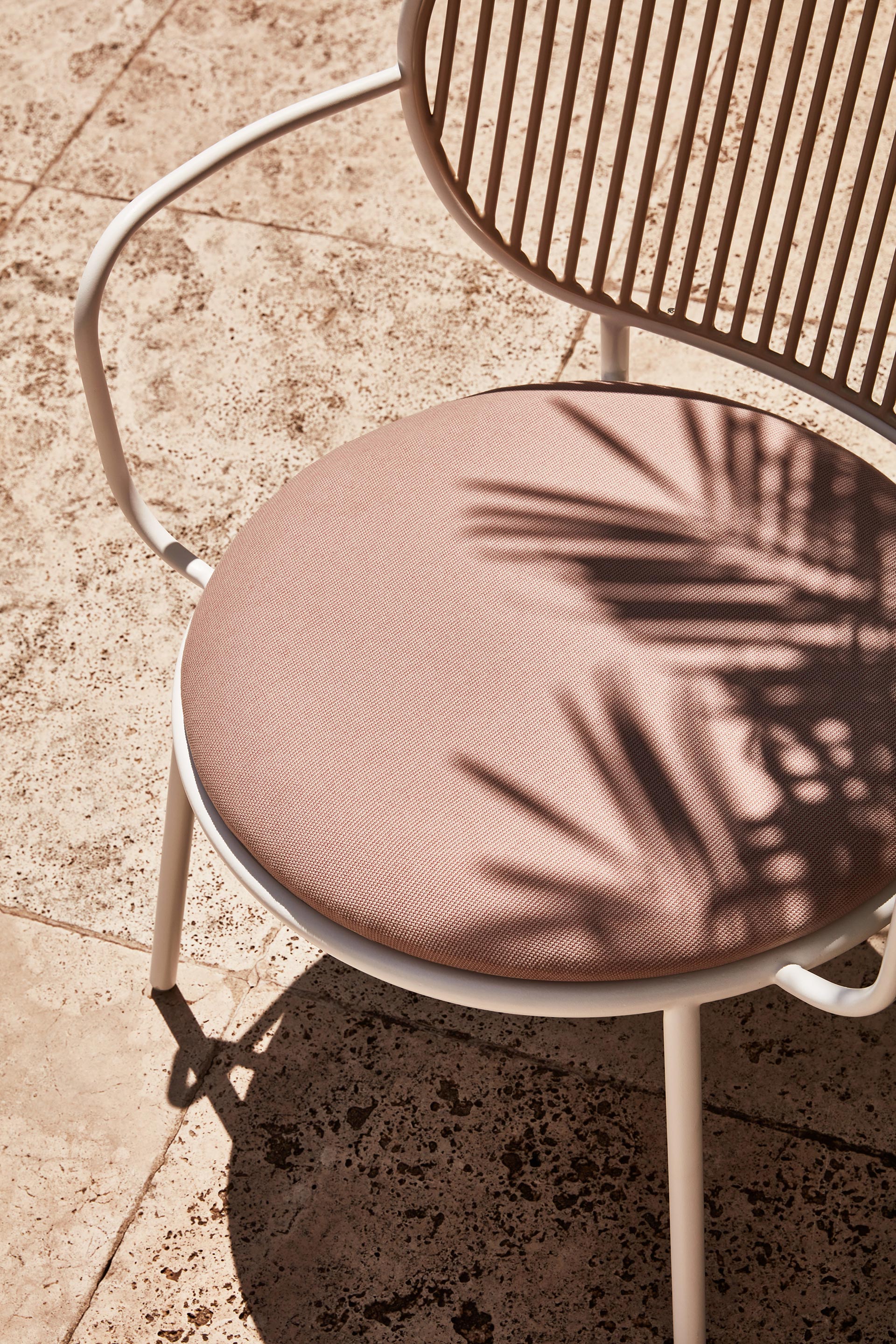 Piper Lounge Chair | Indoor/Outdoor Metal Armchair | GibsonKarlo | DesignByThem ** HF3 Patio - 0340
