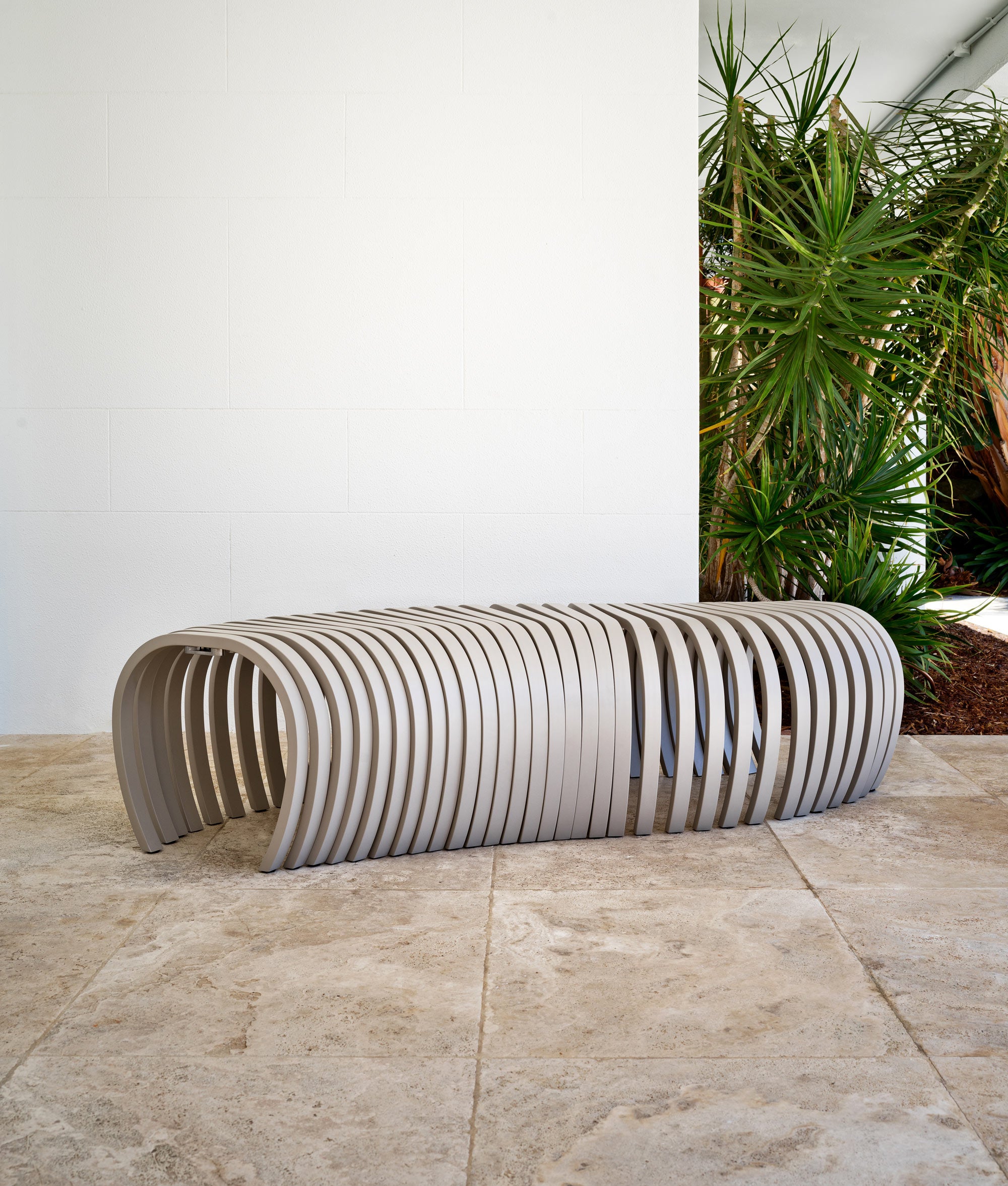 Ribs Bench Outdoor | Aluminium Metal Outdoor Seating Furniture | Stefan Lie | DesignByThem