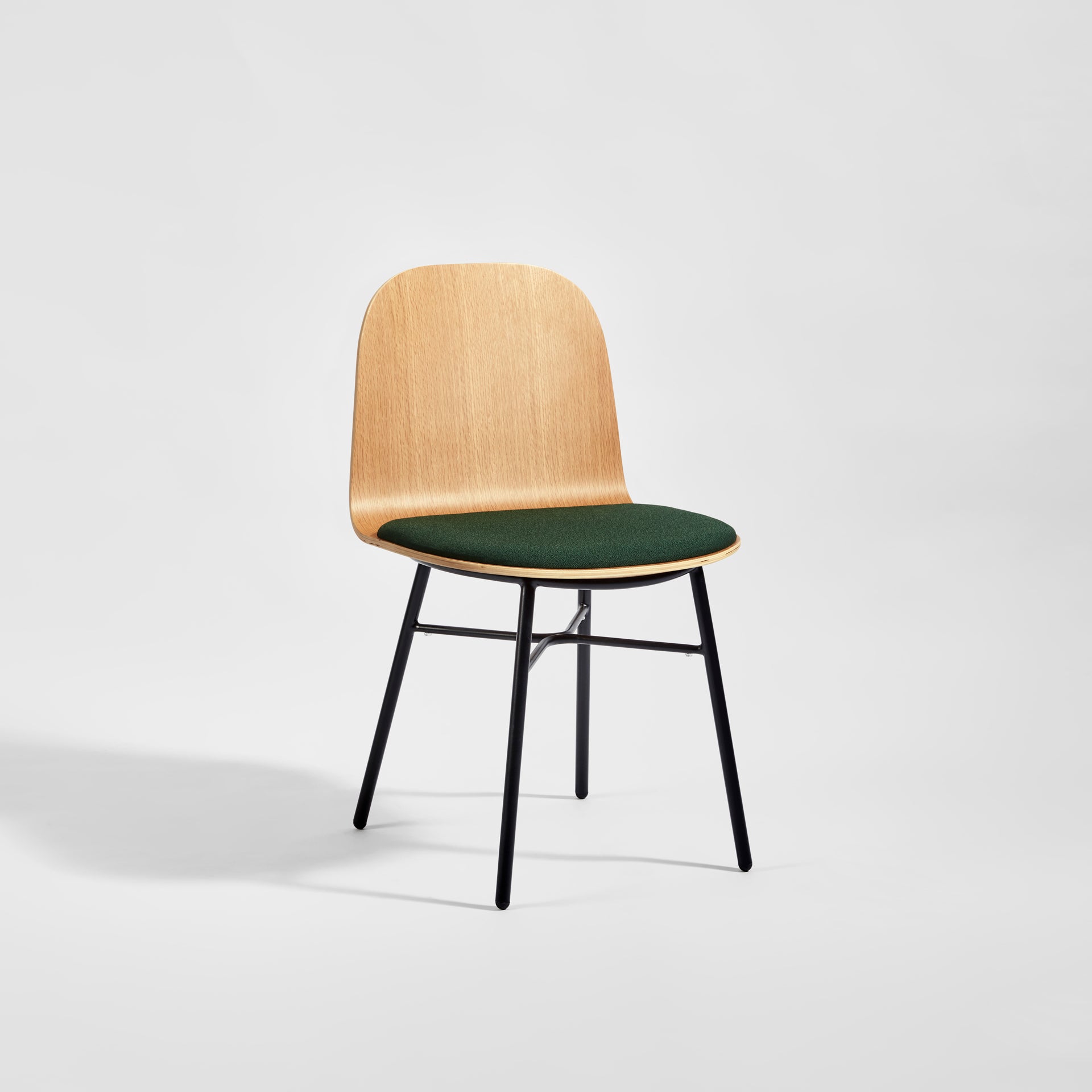 Potato Chair Oak with Seat Pad | Dining Chair | Gibson Karlo | DesignByThem ** HF1 Milestone - 078 Spruce