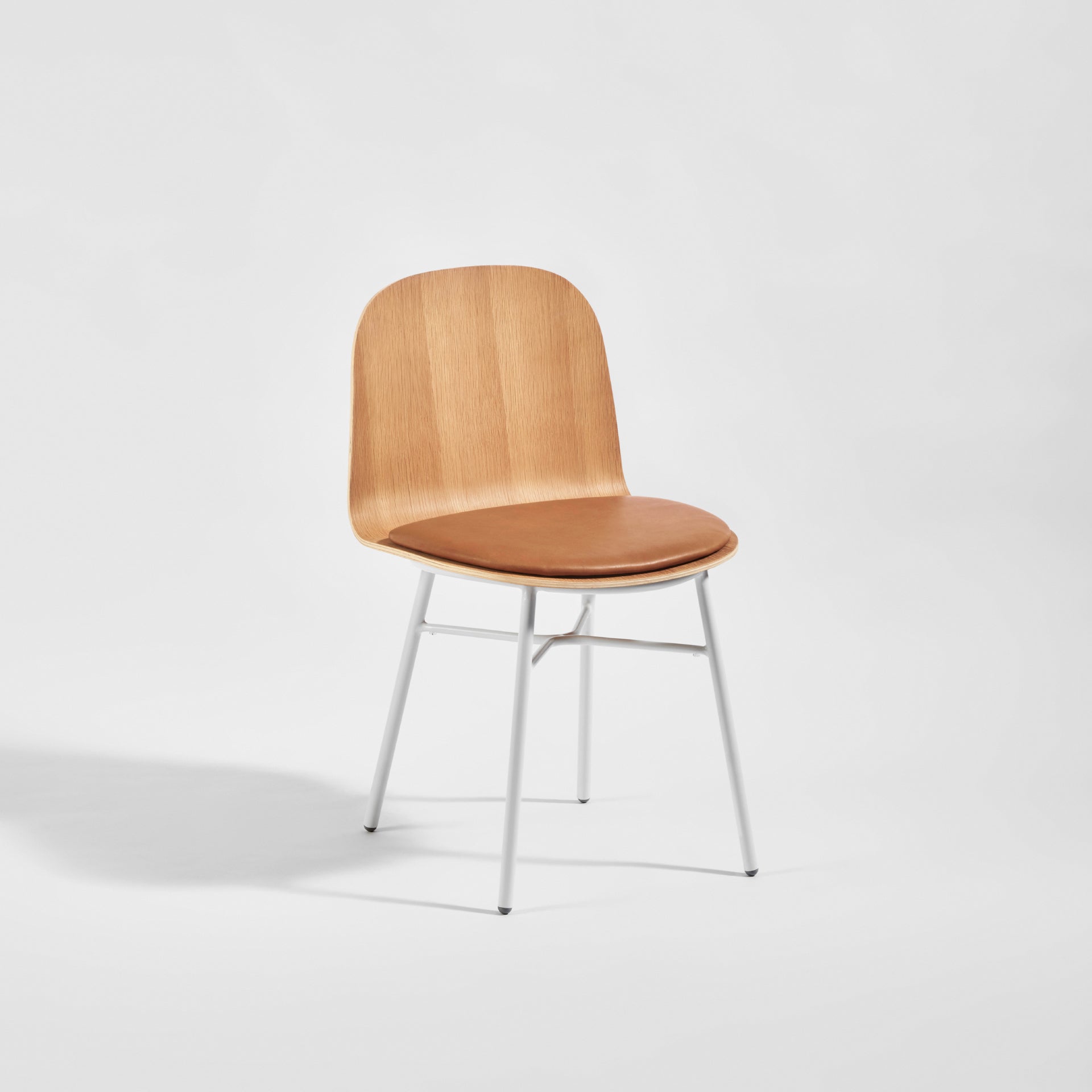 Potato Chair Oak with Seat Pad | Dining Chair | Gibson Karlo | DesignByThem