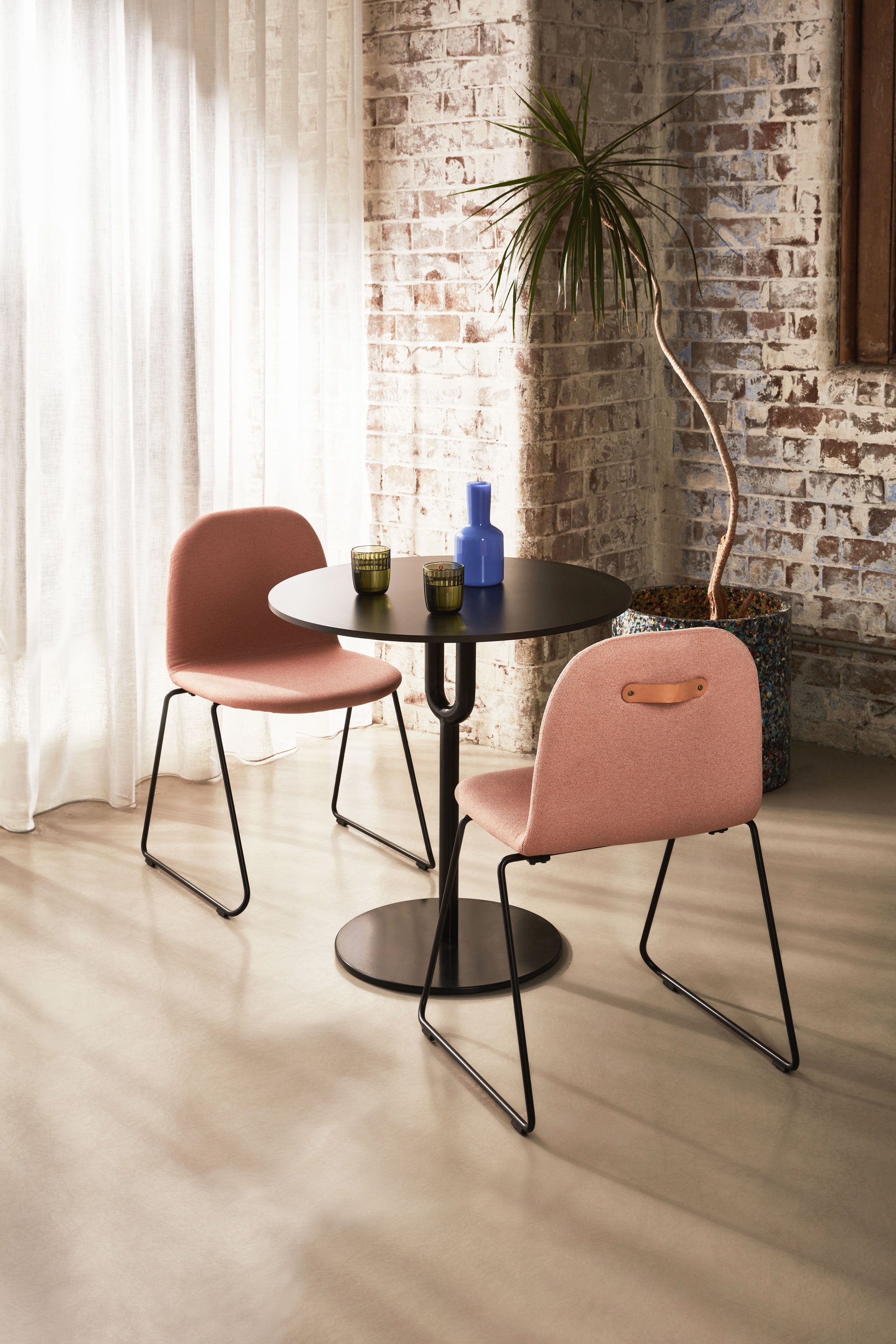 Potato Chair Upholstered | Sled Base | Gibson Karlo | DesignByThem ** HF2 - Maharam Messenger Krill / Beige Handle
